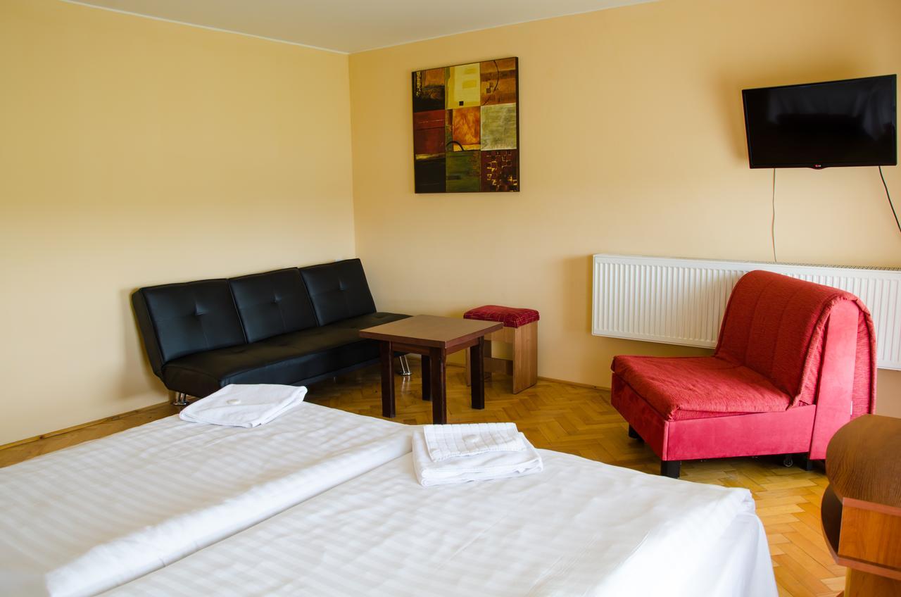 Hotel U Jezera Velky Osek Exterior photo